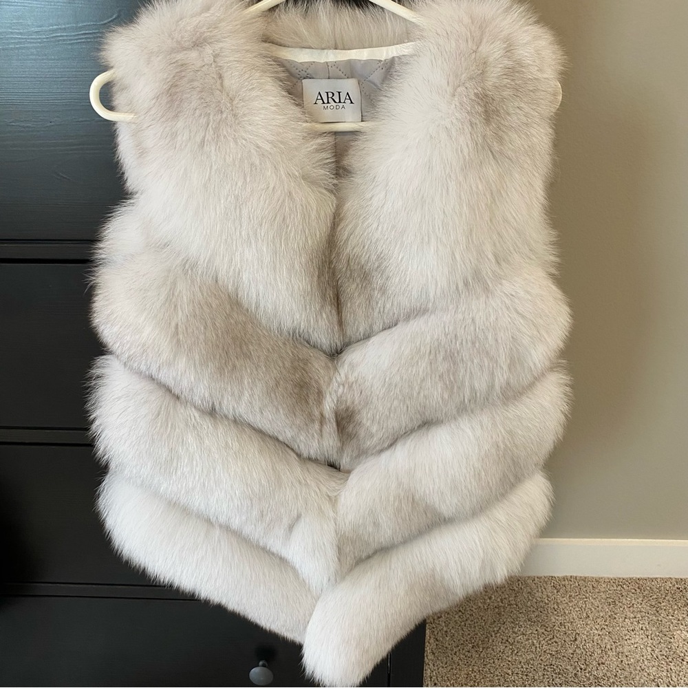 Aria Moda fox fur vest